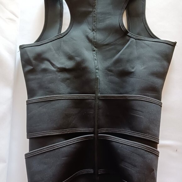 Size Large Women's Work Out Full Zip Vest - Picture 2 of 10